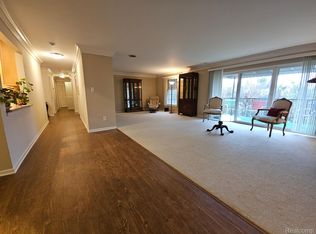 19710 W Thirteen Mile Rd APT 205, Beverly Hills, MI