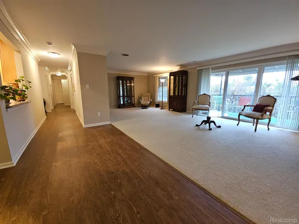 19710 W Thirteen Mile Rd APT 205, Beverly Hills, MI 48025