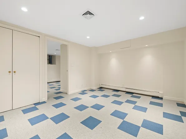 15 Sutton Place image 25 of 30