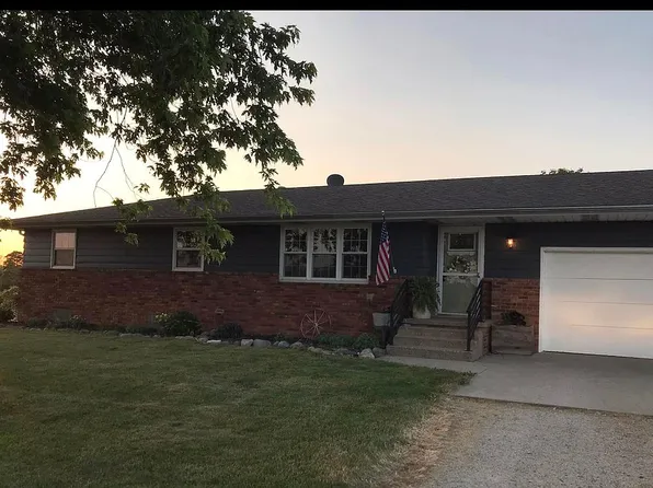 7777 Sparrow Rd, Hopedale, IL 61747