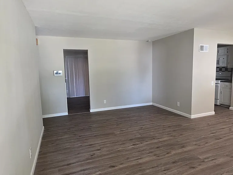 2259 Ainsworth Dr — Photo 2