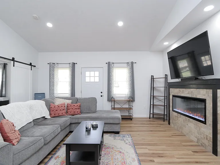 177 Thompson St — Photo 15