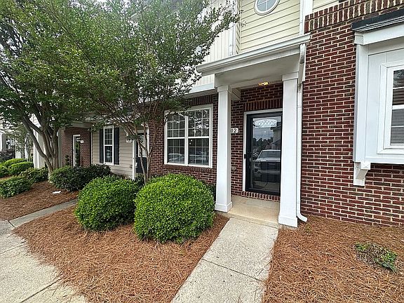 3rd image of 302 Tinderbox Ln