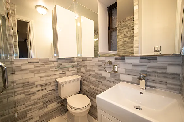 Bathroom, photo 1