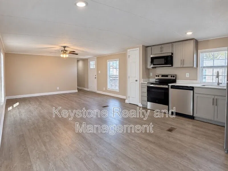 3 bed, 2.0 bath, 1216 sqft, $1,050 — Photo 3