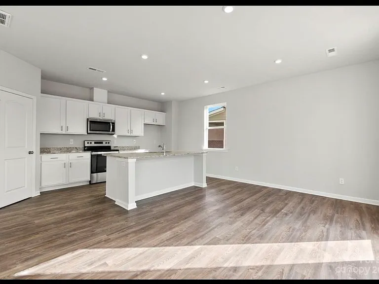524 Sitka Dr — Photo 10