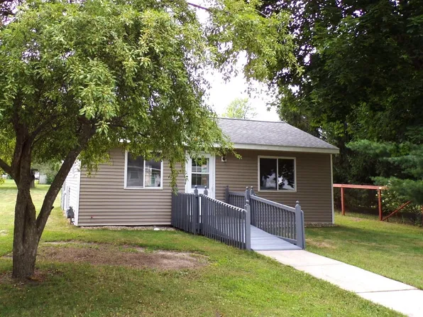 422 High St, Wild Rose, WI 54984
