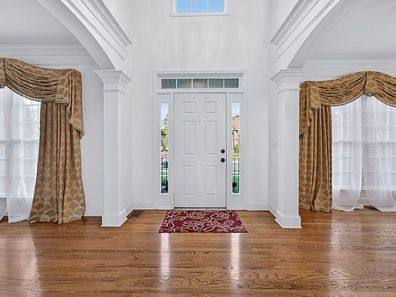 5th image of 5628 Montelle Ln