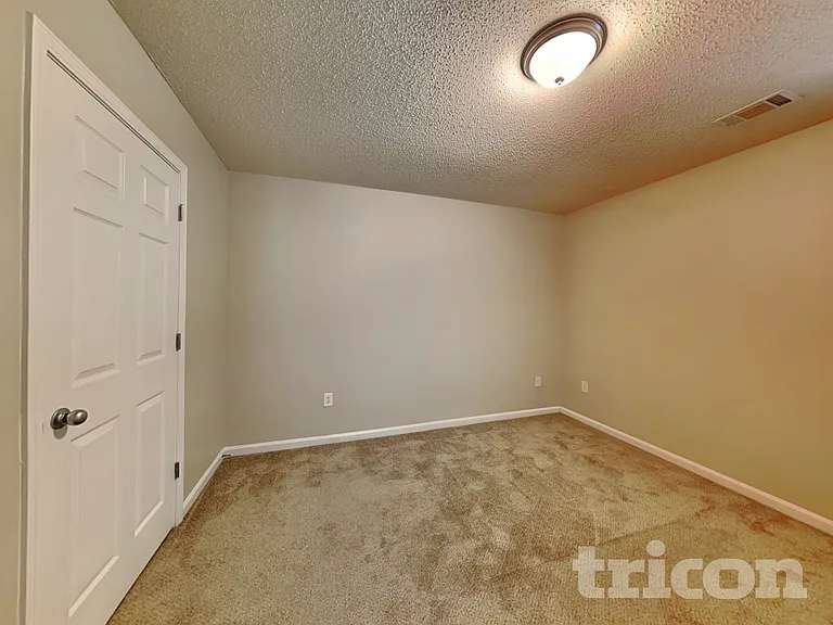 114 W Wright St — Photo 12