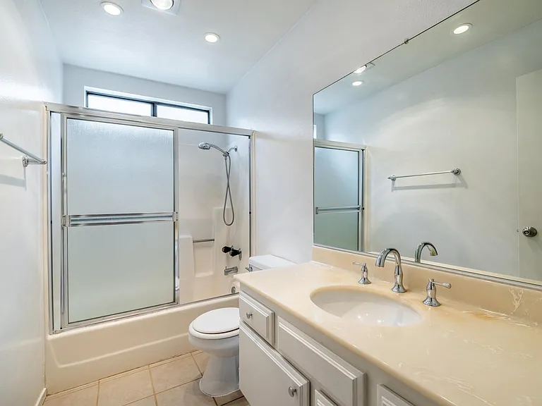 17155 Chatsworth St #7 — Photo 11