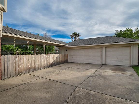 4th image of 11810 Lakewood Trl