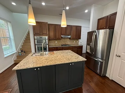 1211 Lake Pointe Way — Photo 2
