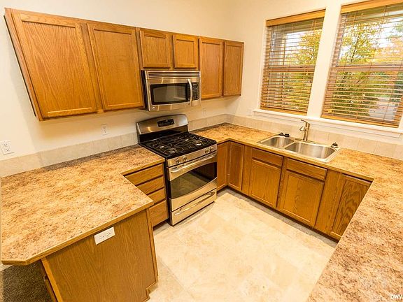2nd image of 576 Avalon Ct NE