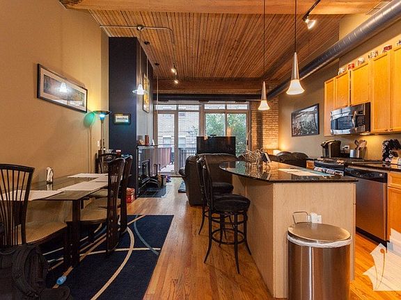 2nd image of 2333 W Saint Paul Ave #2