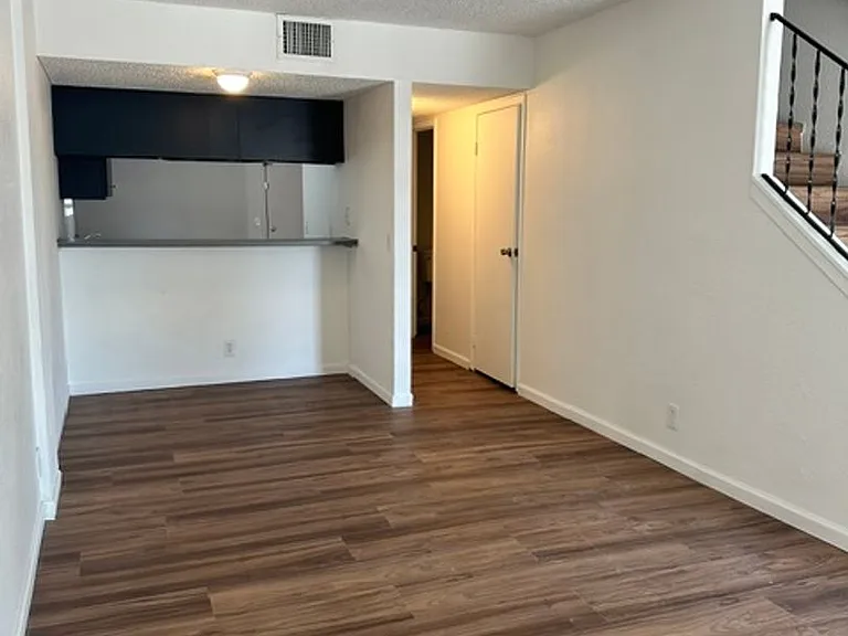 3411 Center Dr — Photo 5