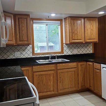2nd image of 383 Vernon St
