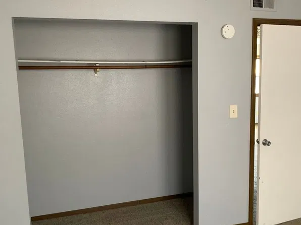 125 Western Ave APT 3, Waterloo, IA 50701