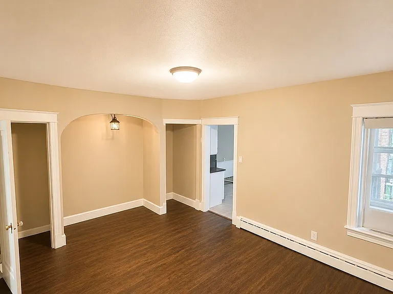 519 N Saint George St — Photo 6