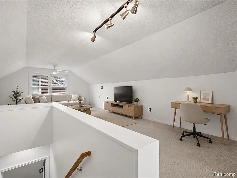 2090 Bradford Rd — Photo 20