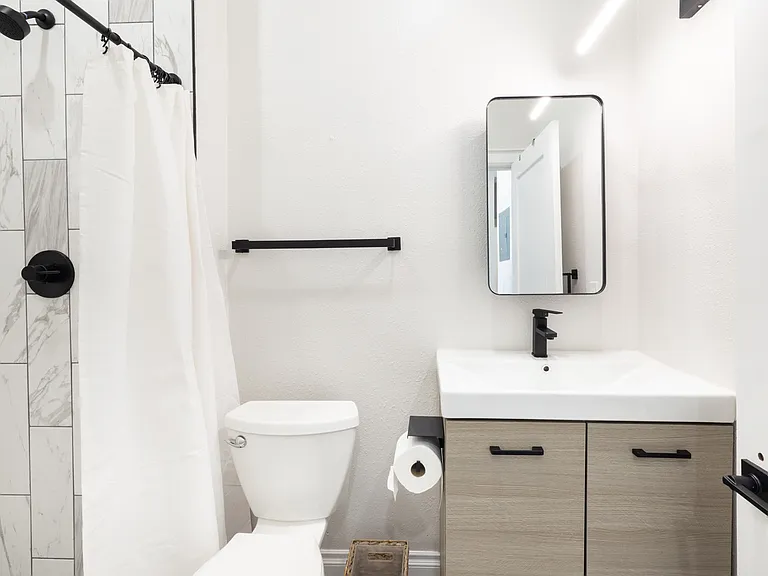 1554 Vine St #3 — Photo 7