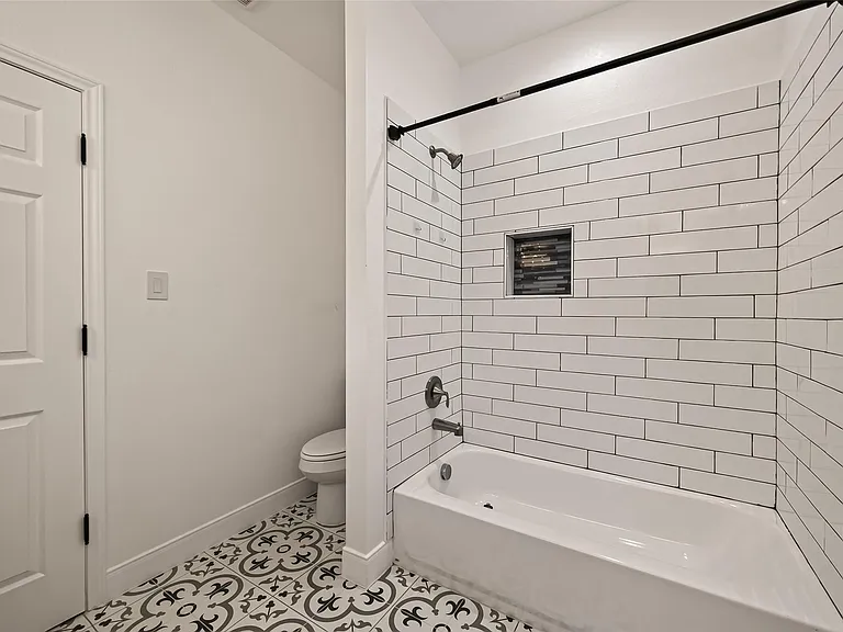 1343 Alpha Ln — Photo 35