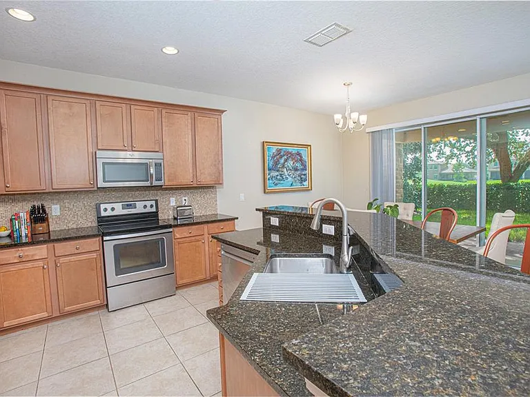 10665 Belfry Cir — Photo 16