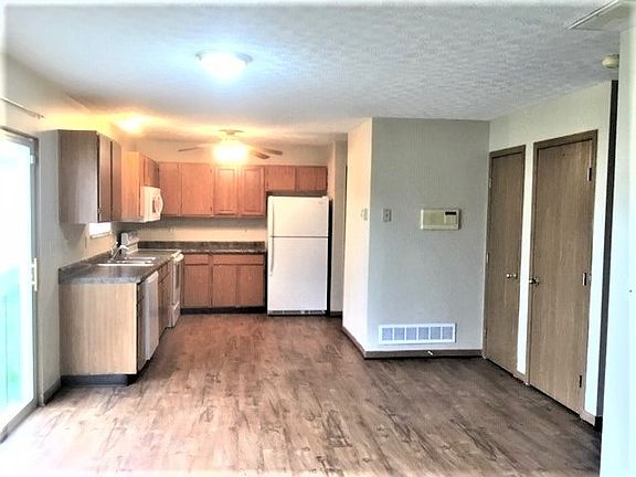 4th image of 938 W Harbinger Cres