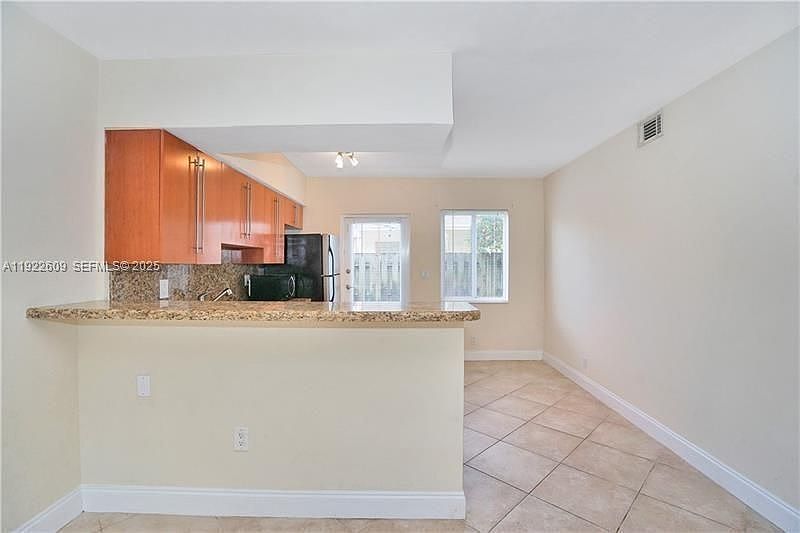 1st image of 1424 Holly Heights Dr APT 5