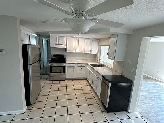 4th image of 4026 Woodsville Dr