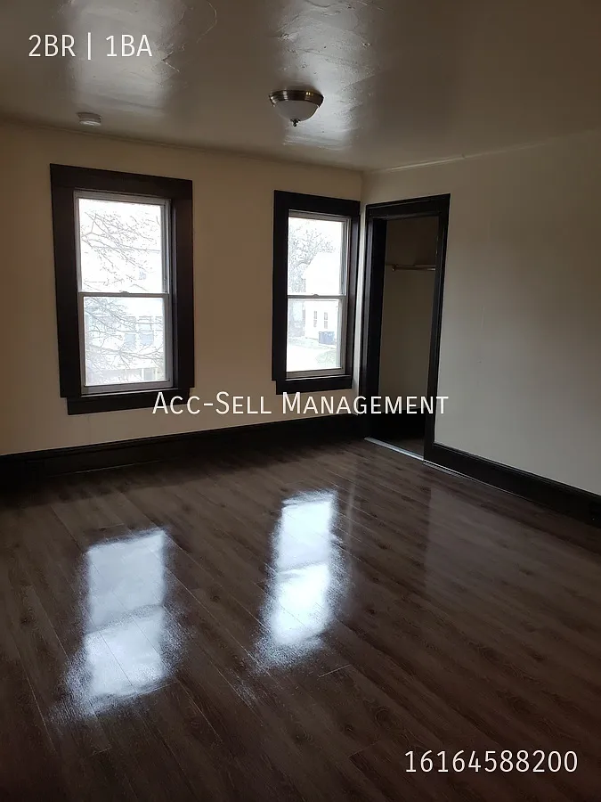 2BR/1BA Upper Apartment Near Downtown GR at 257 Gold NW #2, Grand Rapids, MI 49504 — Photo 3