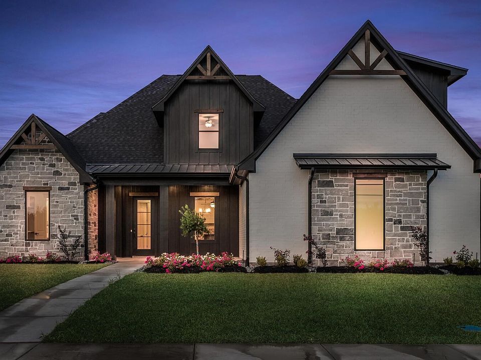 1st image of 220 Cody Ln