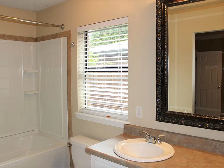 814 Hawthorne Pl — Photo 6