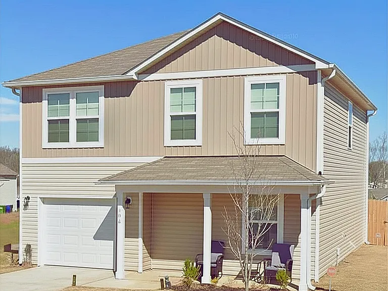 302 Pearson Dr — Photo 1