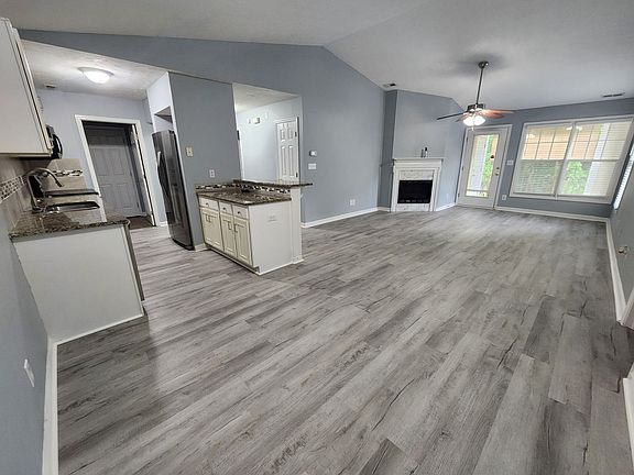 3rd image of 505 Meadowland Ct APT 9