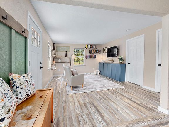 5th image of 802 Beacon STREET