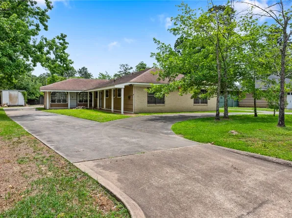 1704 N Pacific St, Conroe, TX 77301