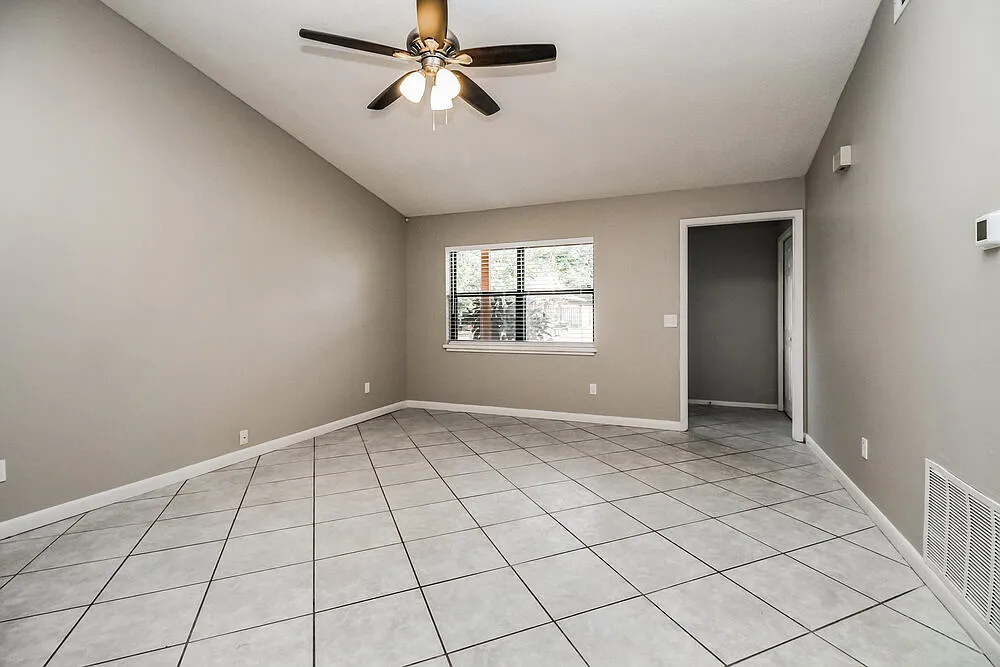 3 bed, 2.0 bath, 1218 sqft, $2,990 — Photo 3
