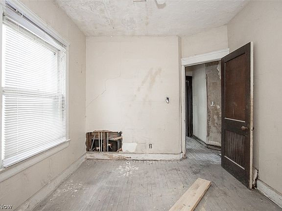 4th image of 13819 Northfield Ave