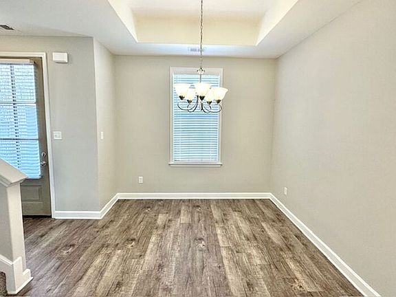 4th image of 5155 North Ave