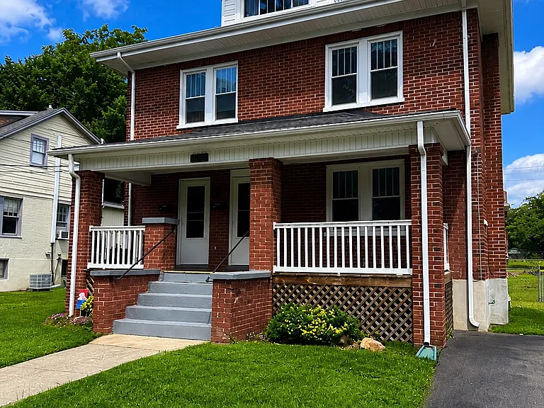 2818 Burton Ave NW — Photo 1