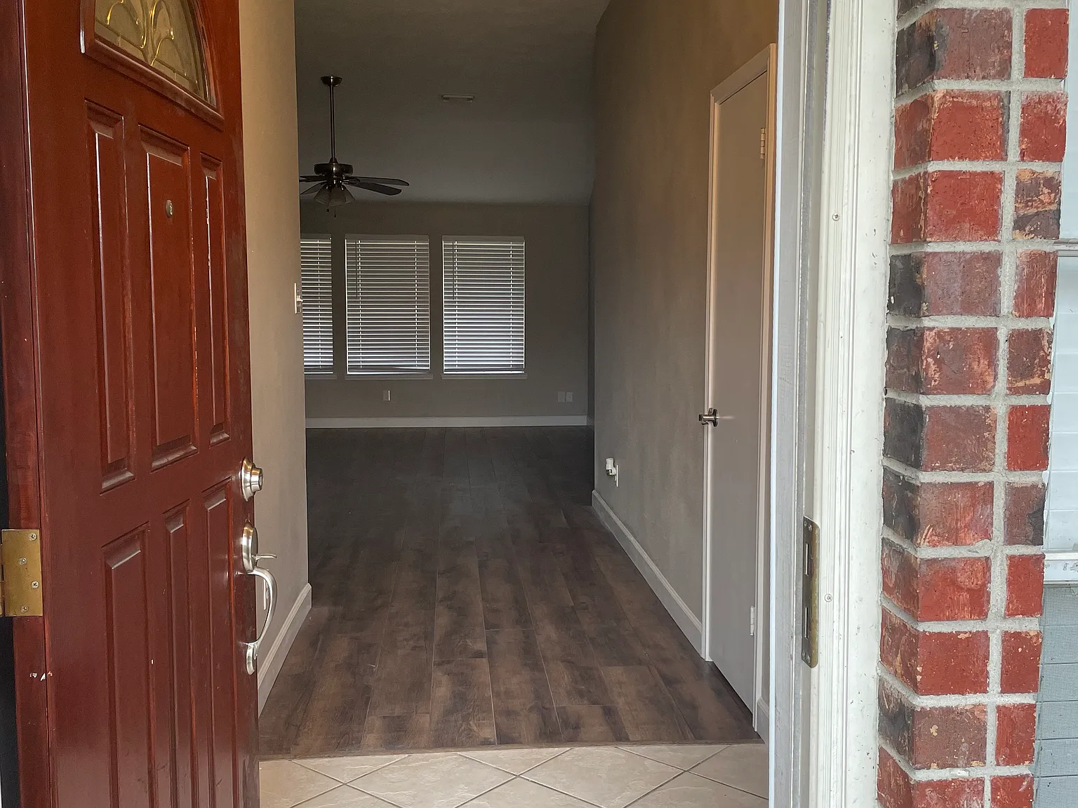 4 bed, 2100 sqft, $2,400 — Photo 2