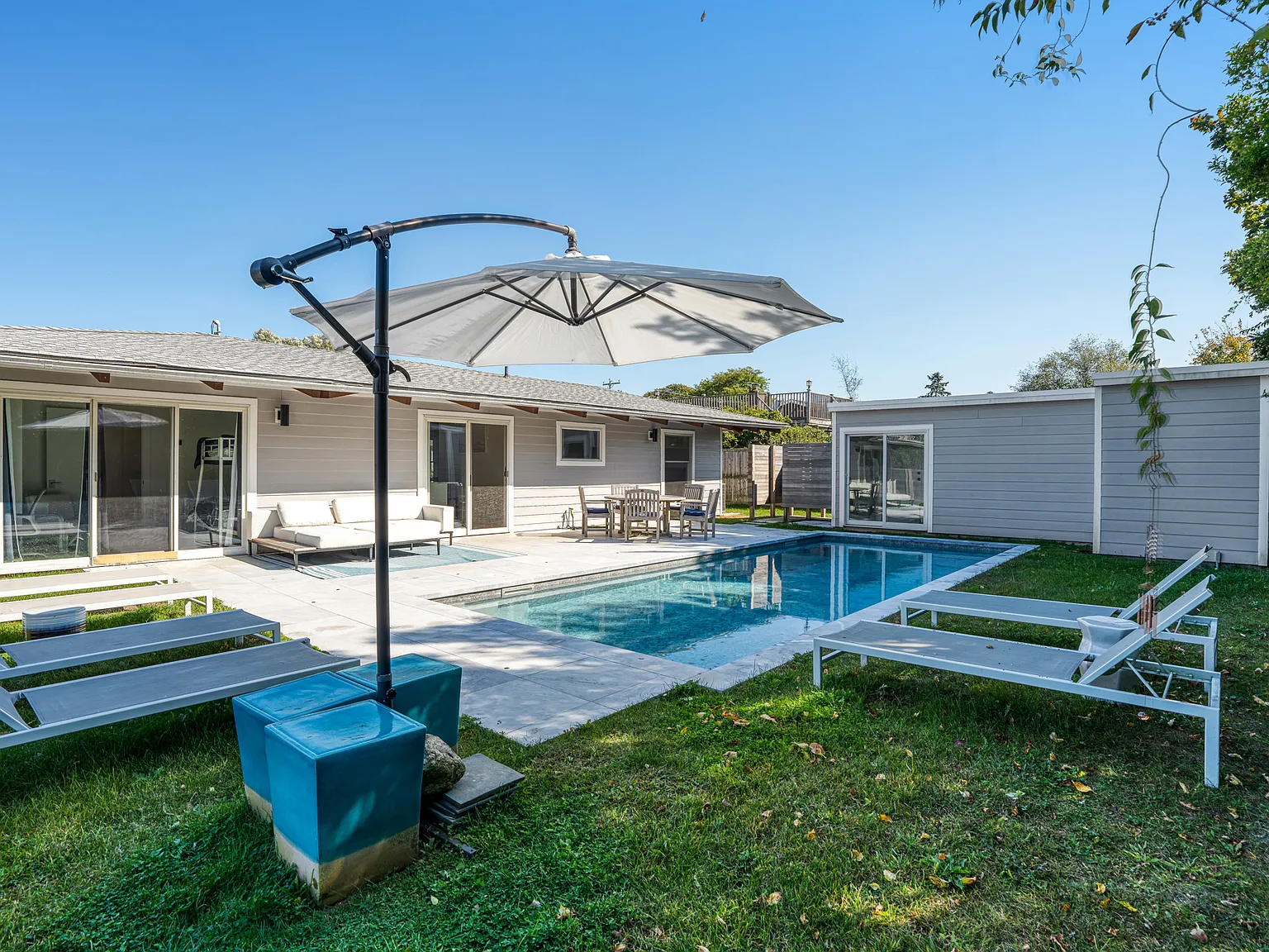 Montauk - Brand new 3 Bed with salt water pool and private beach — Photo 1