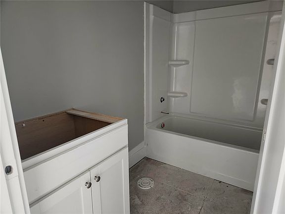 3rd image of 1565 N Fairfield Rd