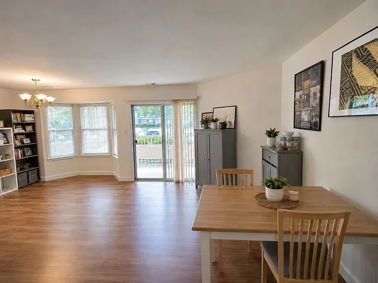 103 Claridge Ct #4 — Photo 1
