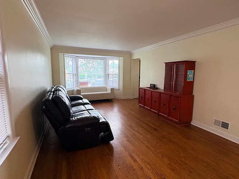 10151 S California Ave — Photo 3