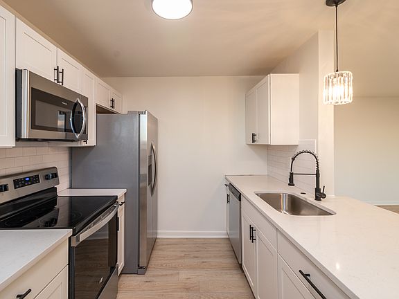 5th image of 901 Mohawk Trl APT 5