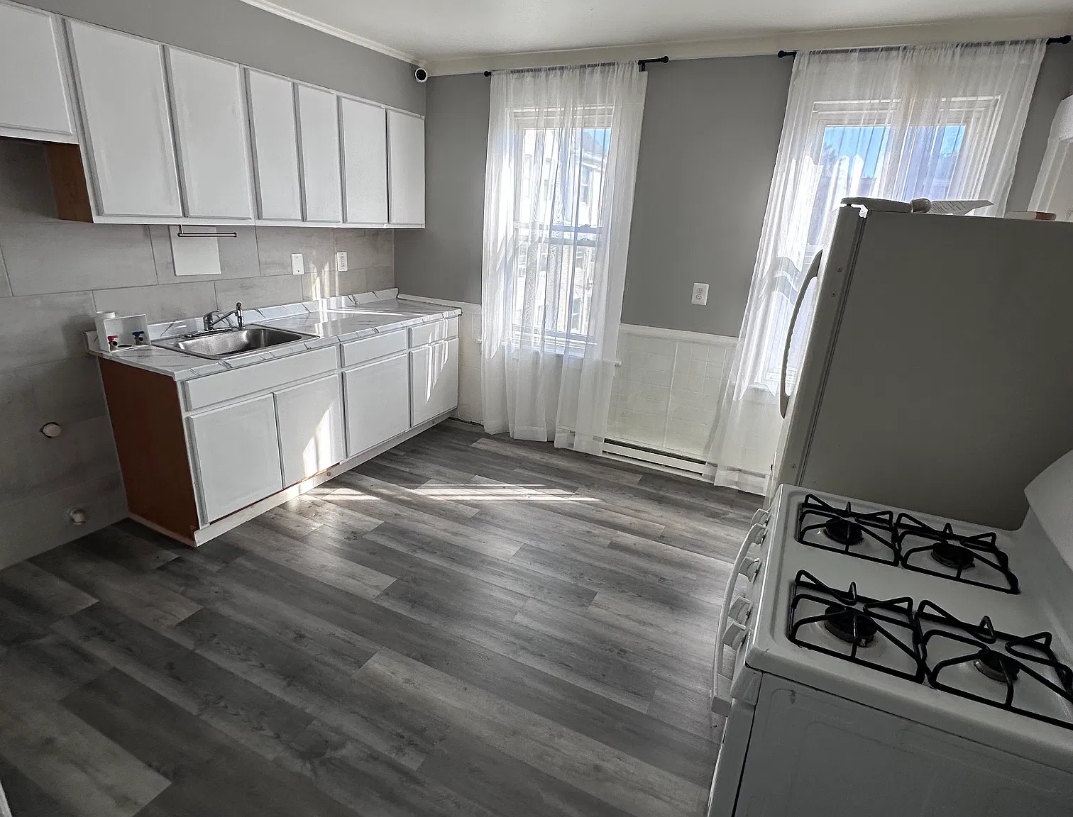 3 bed, 1100 sqft, $1,600 — Photo 2