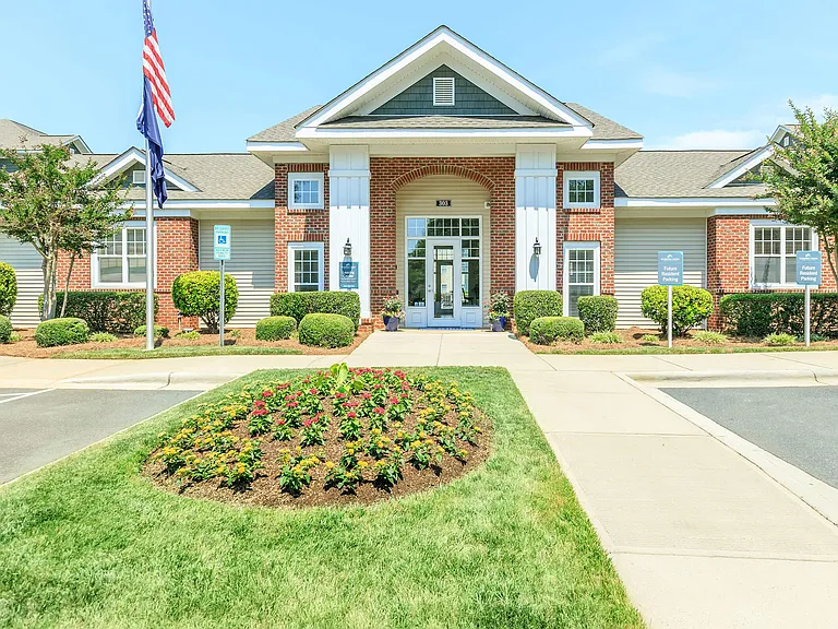 WELCOME TO PET-FRIENDLY WHISPER CREEK IN ROCK HILL, SOUTH CAROLINA
