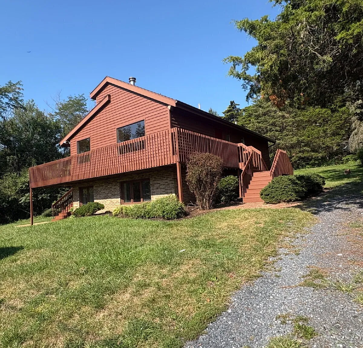 "Charming 3-Bedroom Haven with 2 Full Baths & 1900 Sq Ft of Space in Harrisonburg!" — Photo 1