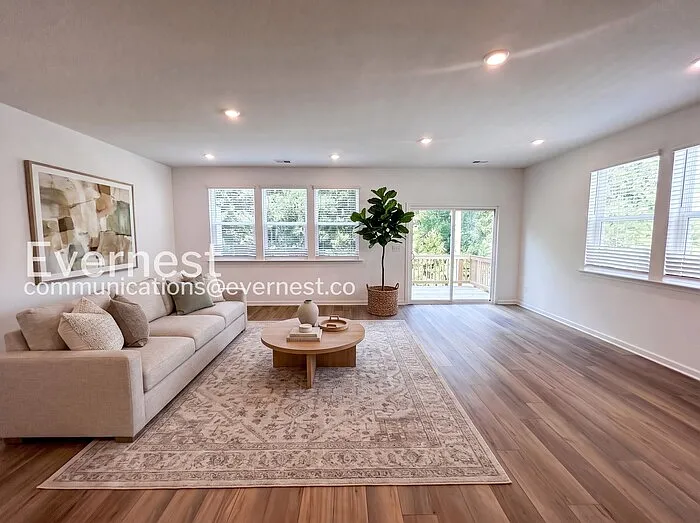 3 bed, 3.0 bath, 1700 sqft, $2,900 — Photo 3